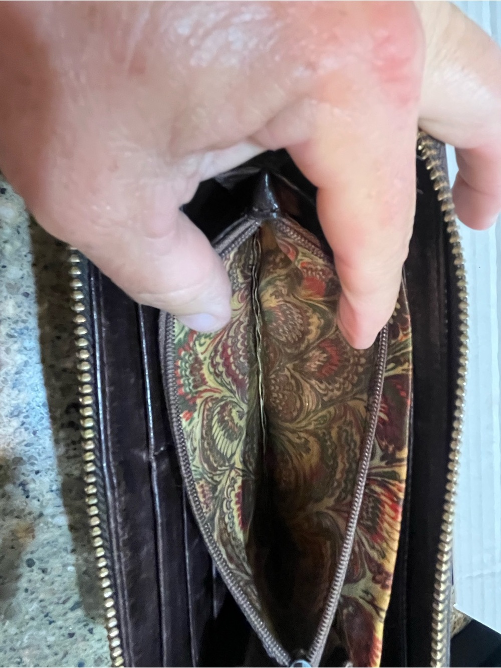 DOONEY & BOURKE 1975 Black Smooth Leather Zip-Around Clutch Wallet - Picture 7 of 9